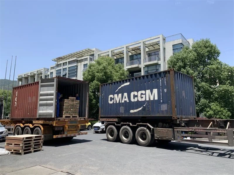 Conatiners de 2x20ft d’extincteurs navire au Ghana